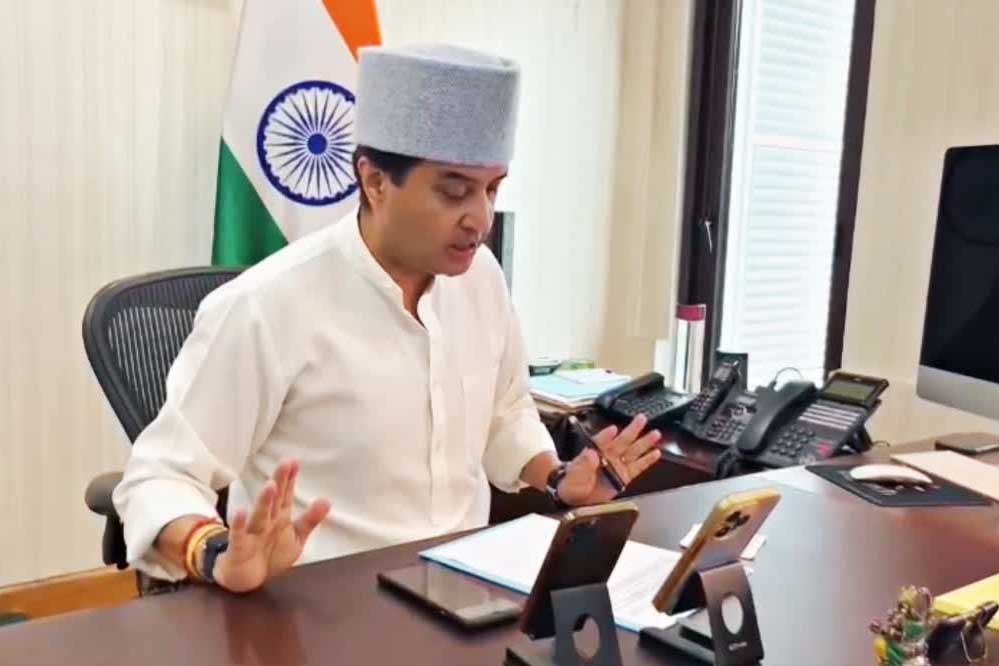 केंद्रीय मंत्री ज्योतिरादित्य सिंधिया चरवाहे को बचाने के लिए रात भर जागे रहे, अधिकारियों को पहले ही ​दे दिए थे ये निर्देश