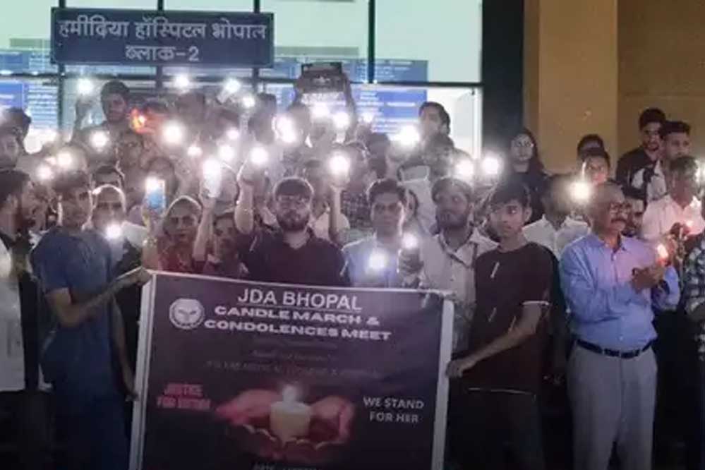 प्रदेश के 3 हजार से अधिक डॉक्टर हड़ताल पर, भोपाल-इंदौर में जूडा का प्रदर्शन, अस्पतालों में मरीज बेहाल, परिजन परेशान