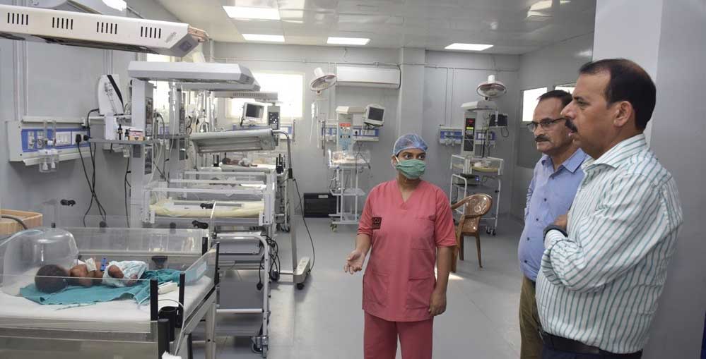 कलेक्टर ने जिला चिकित्सालय सह ट्राम सेंटर का किया औचर निरीक्षण