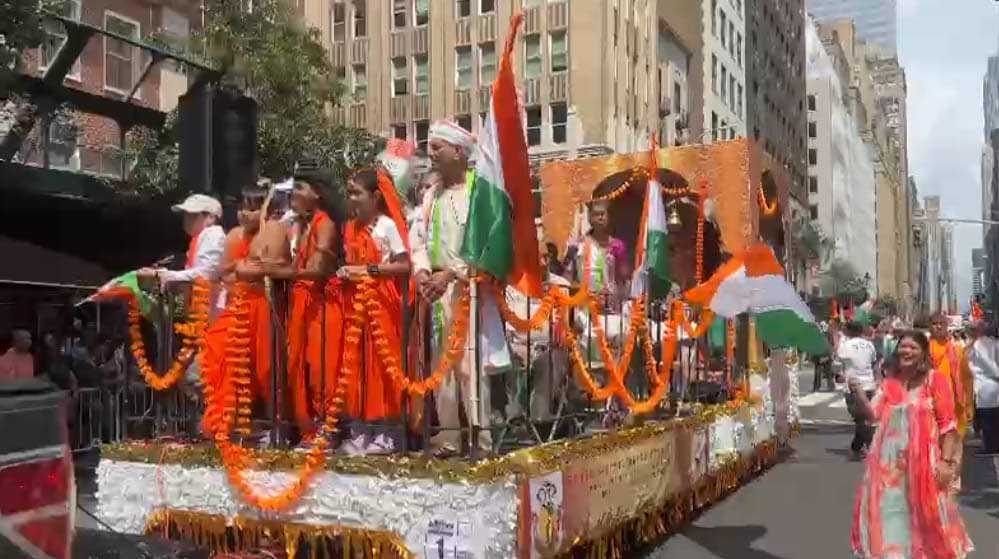 न्यूयॉर्क में निकली भव्य ‘इंडिया डे परेड’ शामिल हुई राम मंदिर की झांकी