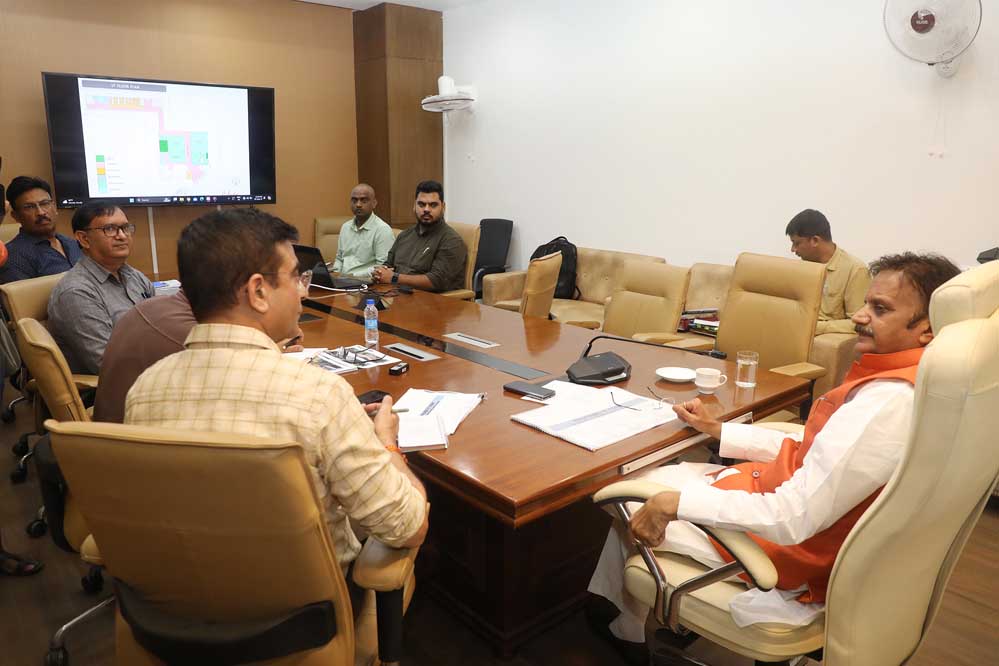 उप मुख्यमंत्री शुक्ल ने रीवा में आईटी पार्क और रीजनल इंडस्ट्री कॉनक्लेव की समीक्षा की