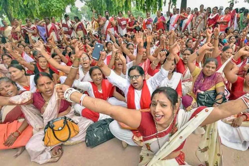 आंगनबाड़ी कार्यकर्ताओं का 2 लाख का बीमा कराएगी सरकार और भी कई लाभ मिलेंगे, जानें सबकुछ