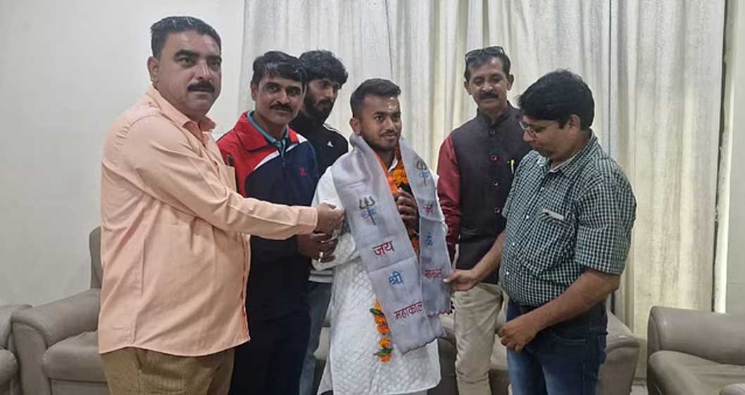 विवेक सागर ने किए महाकाल के दर्शन, कलेक्टर और एसपी ने किया सम्मान
