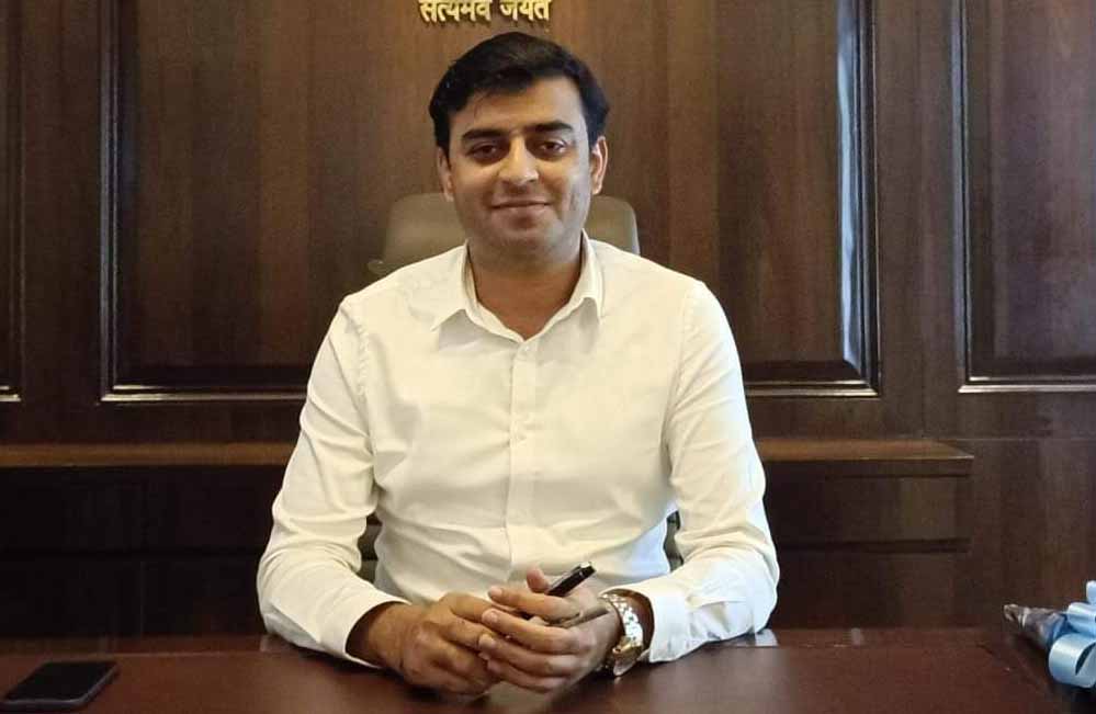 कलेक्टर पार्थ जैसवाल ने कोतवाली थानांतर्गत 16 शस्त्र लाइसेंस तत्काल प्रभाव से निलंबित किए