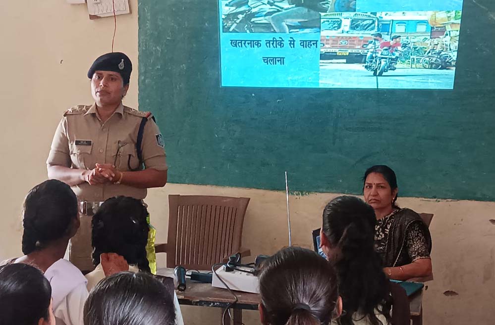 शासकीय हायर सेकेंडरी एक्सीलेंस स्कूल कोतमा में ट्रेफिक अवेयरनेस कार्यक्रम आयोजित किया गया