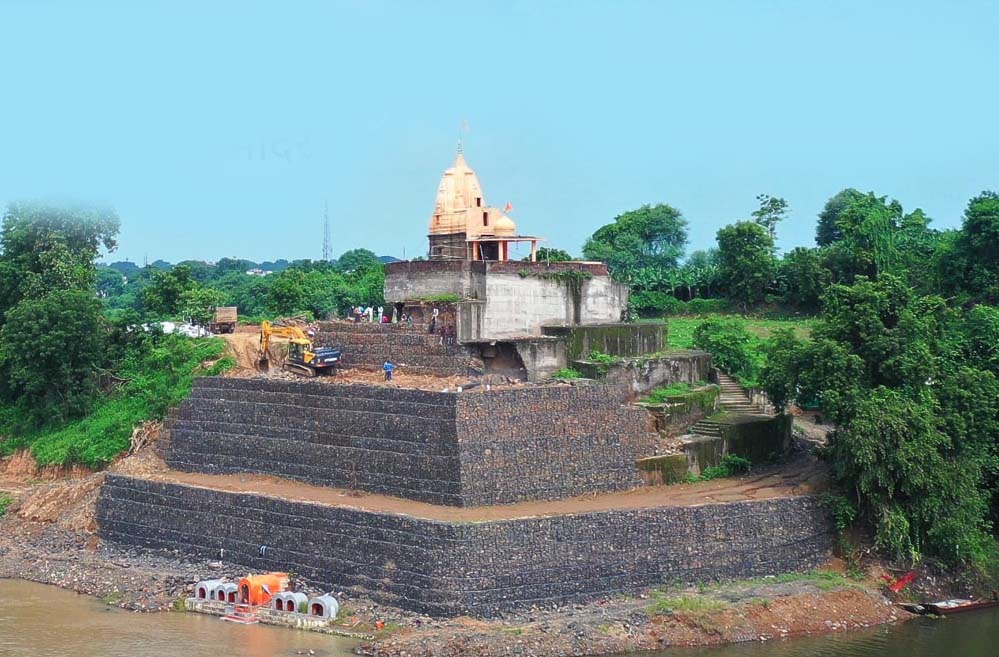 जन-भागीदारी और कमिश्नर इंदौर दीपक सिंह की रुचि रंग लाइ, महेश्वर में ढहने से बच गई ऐतिहासिक धरोहर