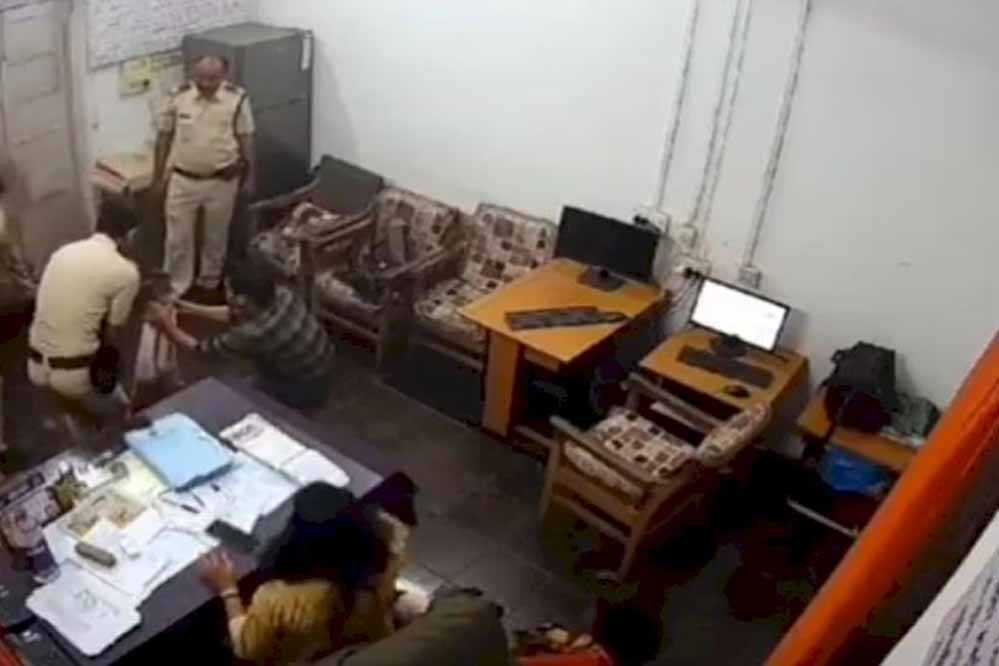 GRP थाने में बर्बरता, हरकत में आई MP सरकार, DIG को सौंपी मामले की जांच