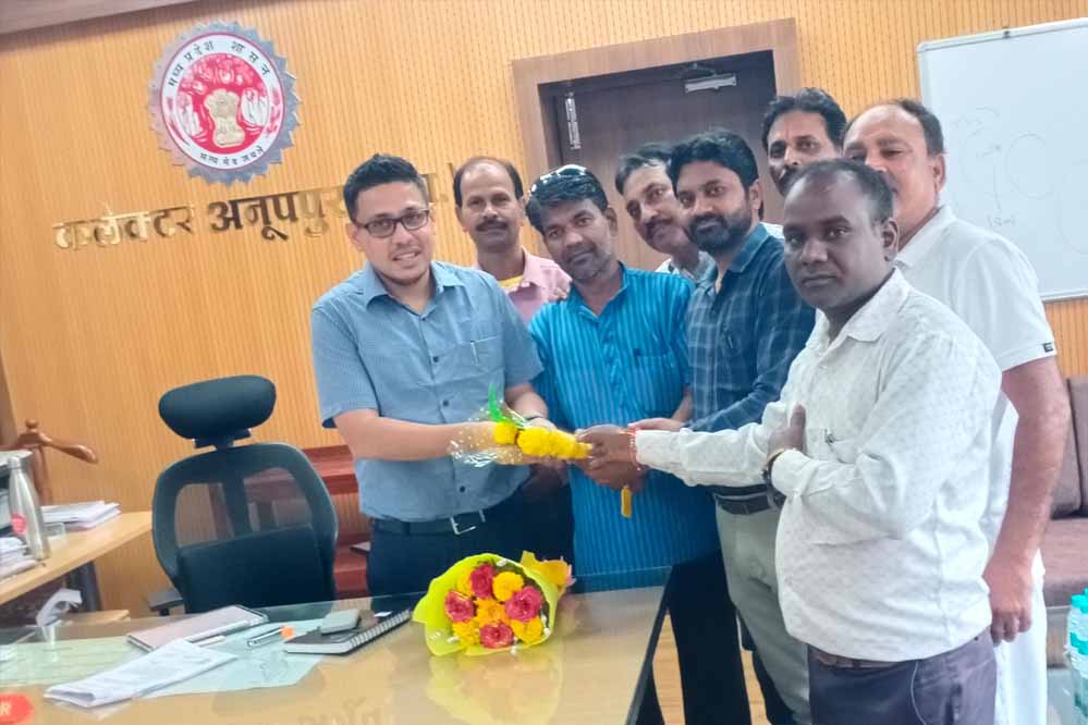 अधिमान्य पत्रकार नेतृत्व समिति के पदाधिकारी ने नवागत कलेक्टर से की मुलाकात