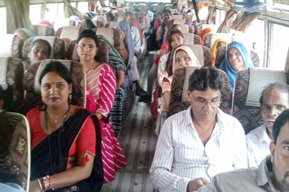 बूढ़ा मध्य प्रदेश की पहली पंचायत बनी, देव-दर्शन योजना में 75 लोगों को कराई उज्जैन की यात्रा