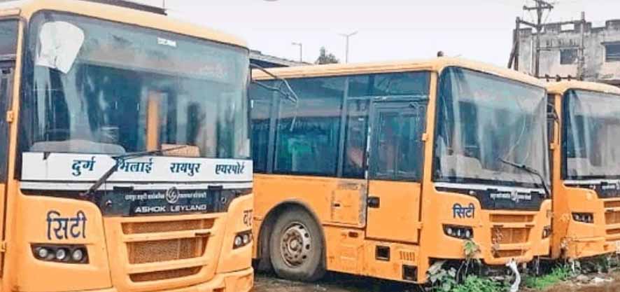 अधिकारियों की अनदेखी ने 6 साल में ही बसें बना दीं कबाड़