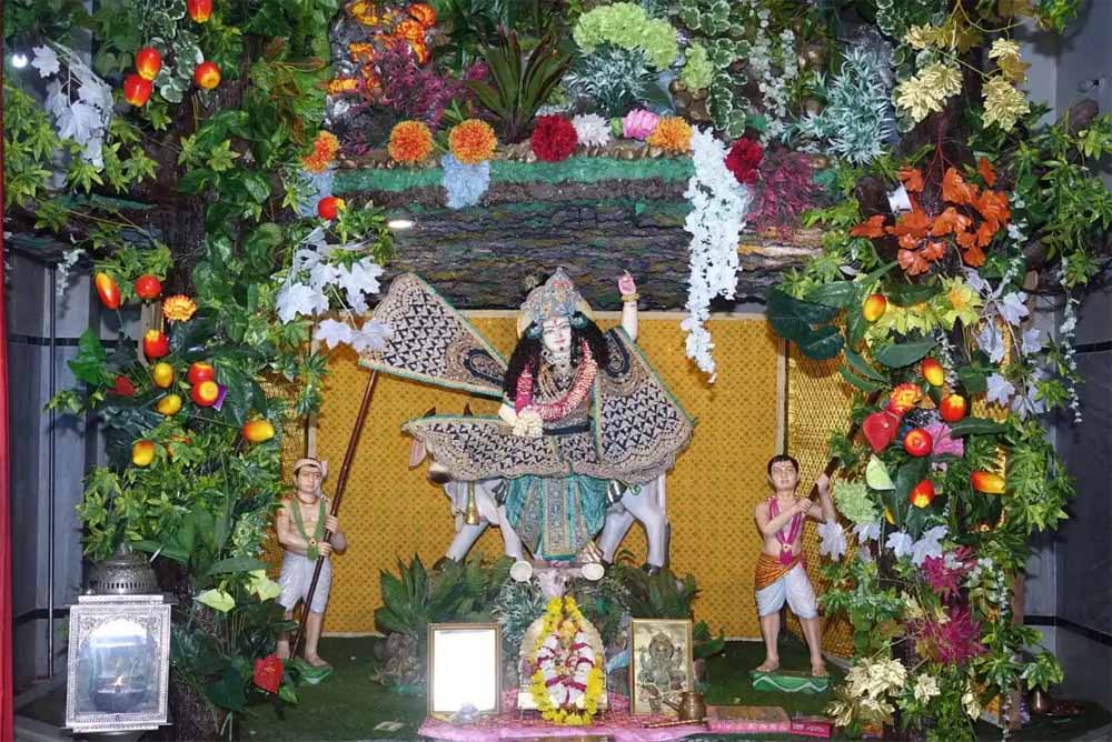श्रीकृष्ण जन्माष्टमी पर भव्य स्वरूप में सज रहा है सत्यनारायण मंदिर