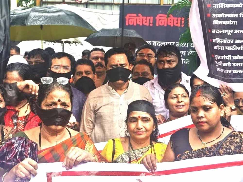 महाराष्ट्र के बदलापुर में हुई घटना को लेकर राज्य सरकार पीड़िताओं के परिजनों को आर्थिक सहायता देगी