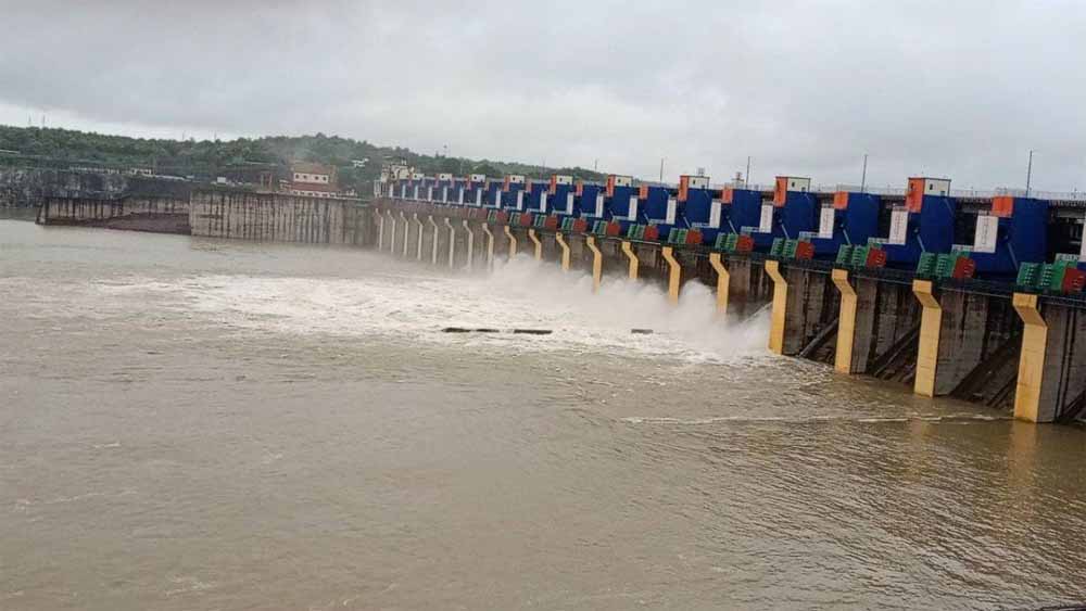 मध्यप्रदेश निचली बस्ती में अलर्ट जारी, इंदिरा सागर बांध के 8 और ओंकारेश्वर बांध के 7 गेट खोले