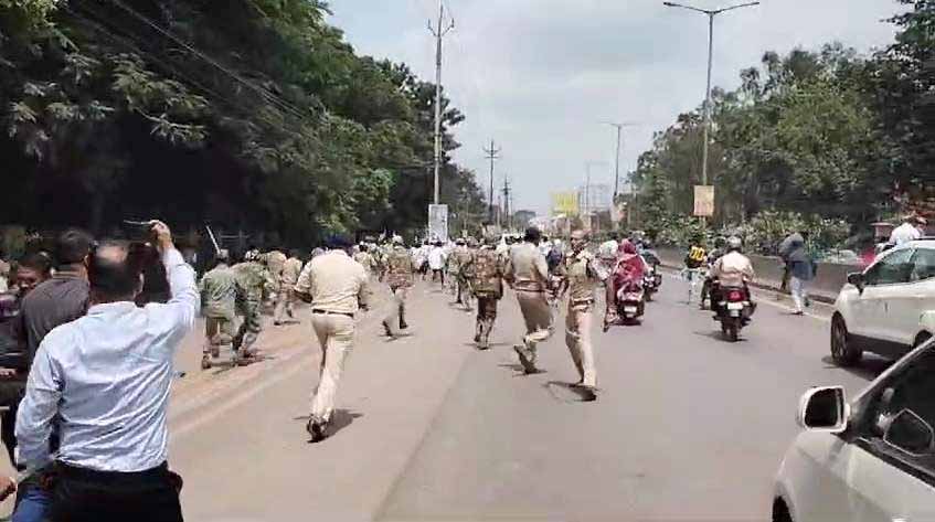 दुर्ग में बवाल : आज कांग्रेसियों पर पुलिस ने किया लाठीचार्ज, इधर थाना प्रभारी घायल