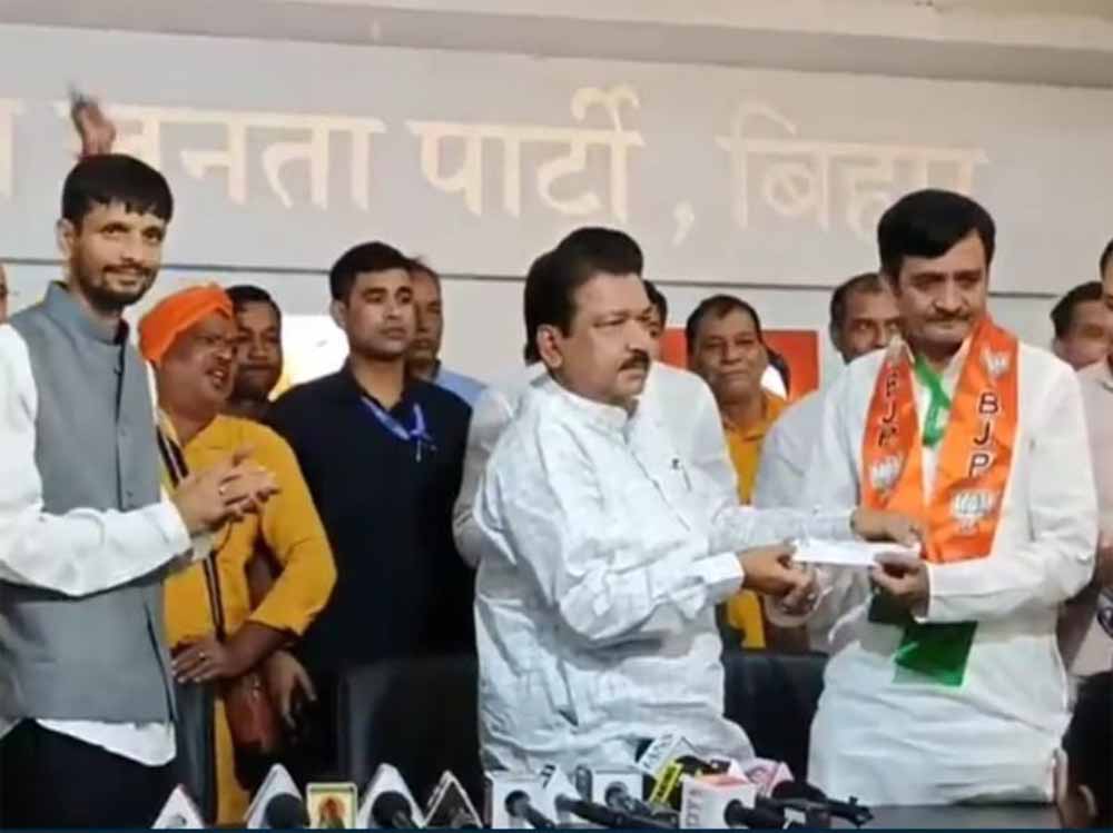 बिहार के बाहुबली नेताओं में शुमार पूर्व विधायक नरेंद्र कुमार पांडे बीजेपी में शामिल हुए