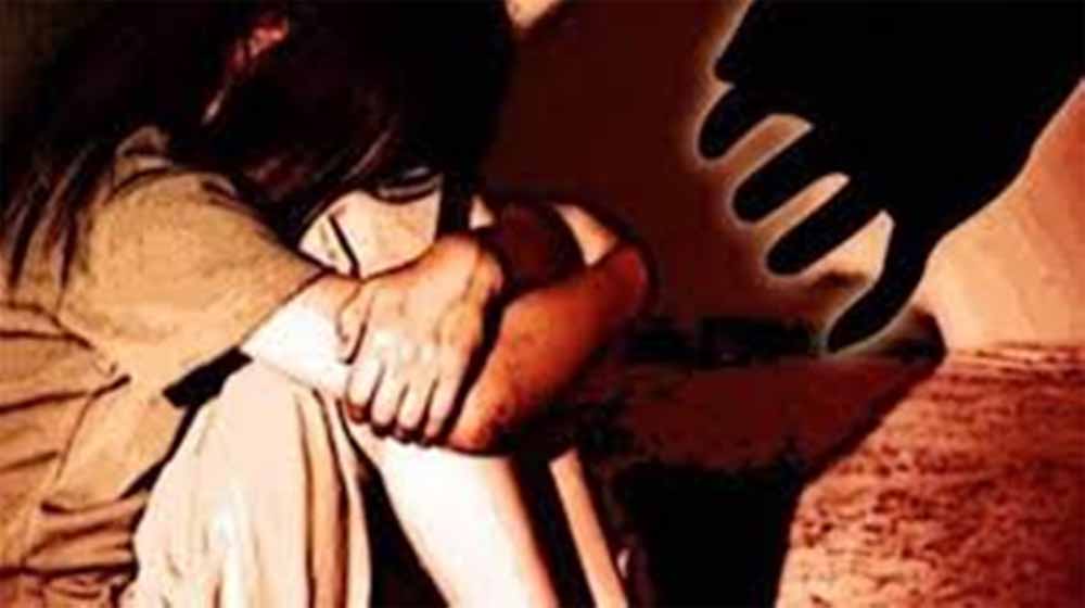 ब्यौहारी थाना क्षेत्र के एक गांव में रहने वाली 16 वर्षीय लड़की के साथ गांव के ही एक बुजुर्ग ने किया दुष्कर्म