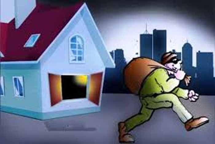 किसान दंपती के घर में बदमाशों ने बोला धावा, सोना-चांदी और नगदी चोरी