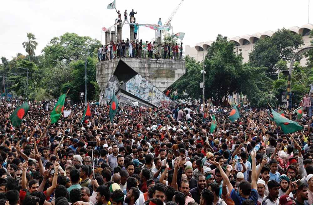 बांग्लादेश में सरकार विरोधी हिंसक प्रदर्शनों के बीच ढाका में हिंदू नाम वाले मुस्लिम शख्स ने की जबरदस्त कमाई