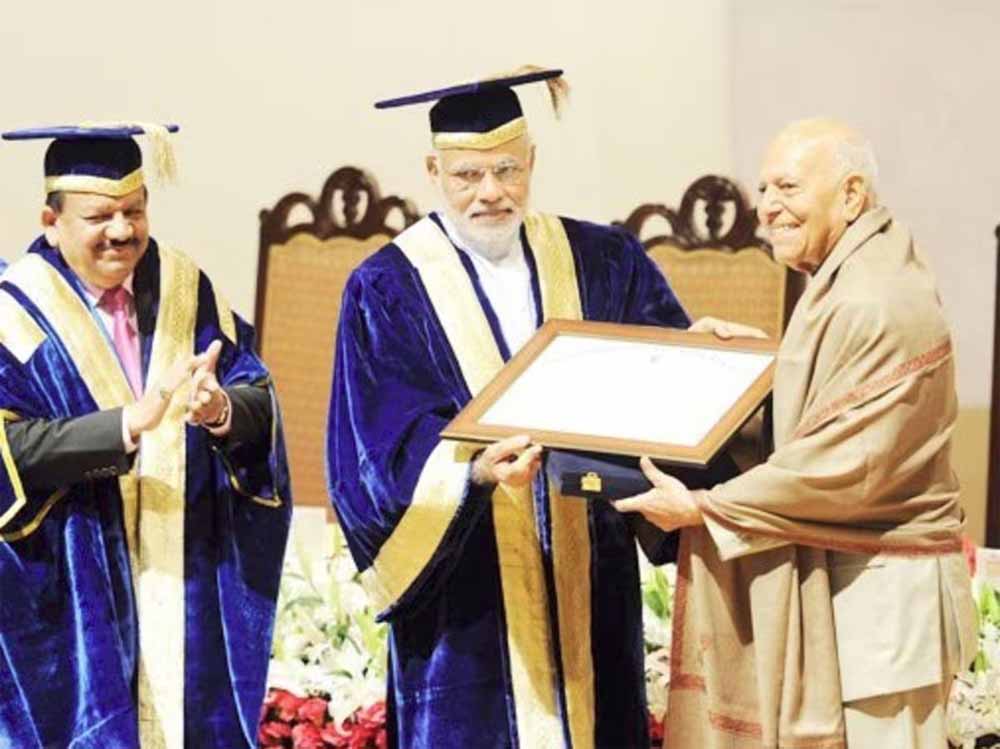 अब अब दीक्षांत समारोहों में नहीं दिखेगा अंग्रेजी लिबास, अबकी बार देसी पोशाक, मोदी सरकार