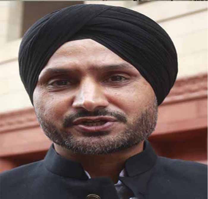 हरभजन सिंह ने ममता बनर्जी को दो पन्नों का पत्र लिखकर पीड़िता को न्याय मिलने में देरी पर अपना दुख व्यक्त किया