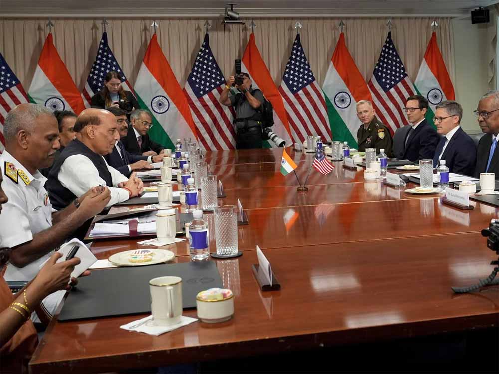 भारतीय नौसेना में शामिल किए जा रहे मल्टी-मिशन एमएच-60आर सीहॉक हेलीकॉप्टरों में तैनात की जाएगी