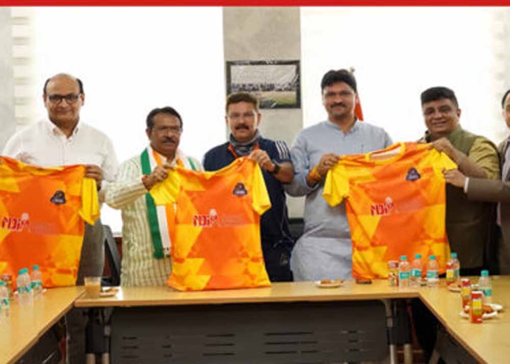 वेस्ट दिल्ली लायंस के जर्सी लांच में शामिल हुए केंद्रीय मंत्री जयंत चौधरी