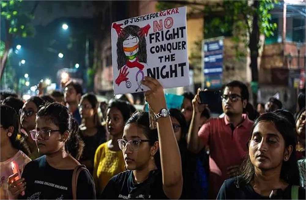 अमेरिका चिकित्सक ने कोलकाता डाक्टर रेप कांड की घटना में स्वास्थ्य कर्मियों की सुरक्षा के लिए पश्चिम बंगाल सरकार की आलोचना की