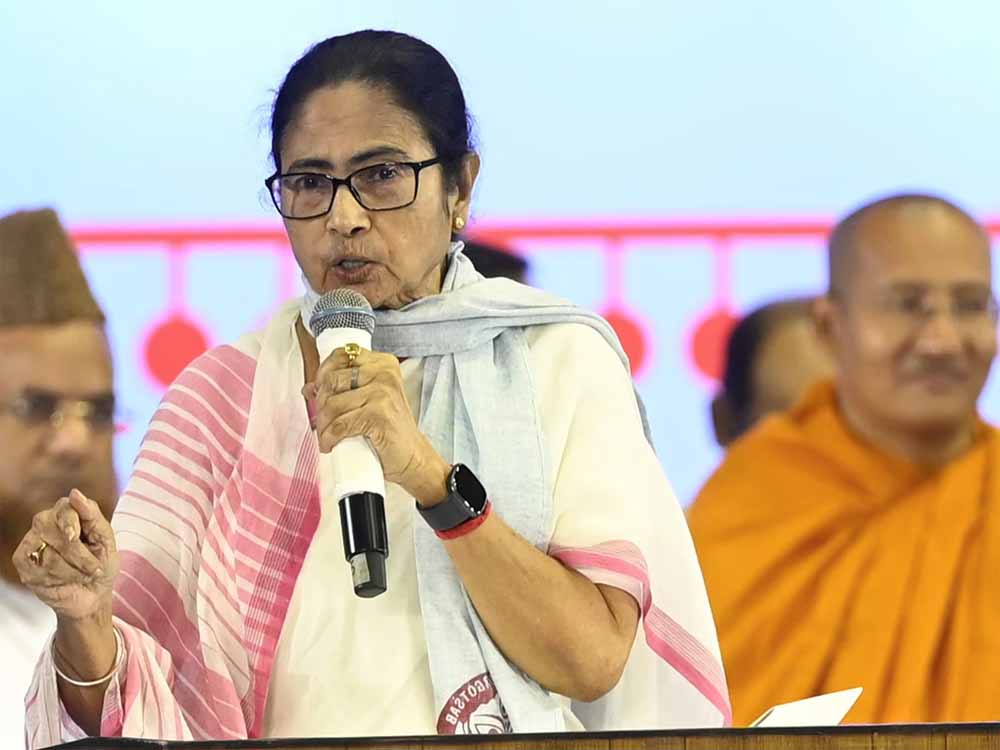 बलात्कार और हत्या में आक्रोश का माहौल, ऐसे में ममता बनर्जी का पुराना बयान वायरल, लड़के-लड़कियां ज्यादा बात करते हैं इसलिए होते रेप