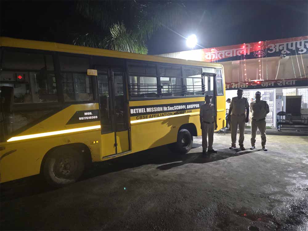 वायरल वीडियो: स्कूली बस से बच्चो को उफनाते नाले से ले जाने पर बस चालक, स्कूल संचालक एवं प्रिसिंपल पर एफआईआरदर्ज