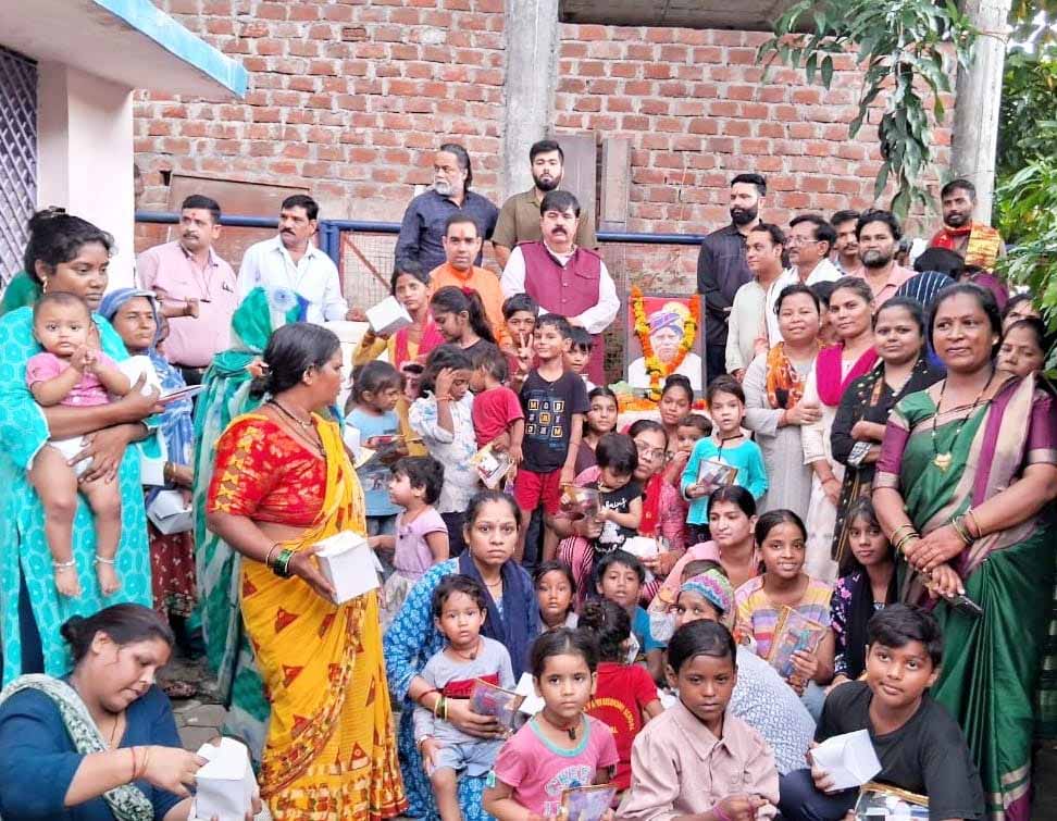 स्व. दादा निर्मल कुमार केसवानी की पुण्यतिथि पर किया गया 51 स्वच्छता कीट का वितरण