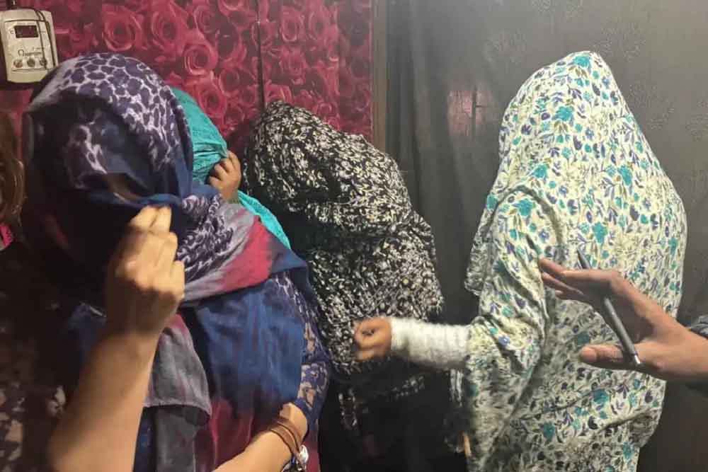 भोपाल में 15 स्पा सेंटर्स से पकड़े गए थे लड़के-लड़कियां, लेडी कांस्टेबल सहित दो पुलिस वालों ने की वसूली