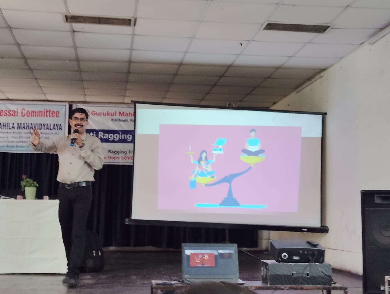 गुरुकुल महिला महाविद्यालय में “एंटी रैगिंग और यौन उत्पीड़न” पर एक दिवसीय जागरूकता सेमिनार