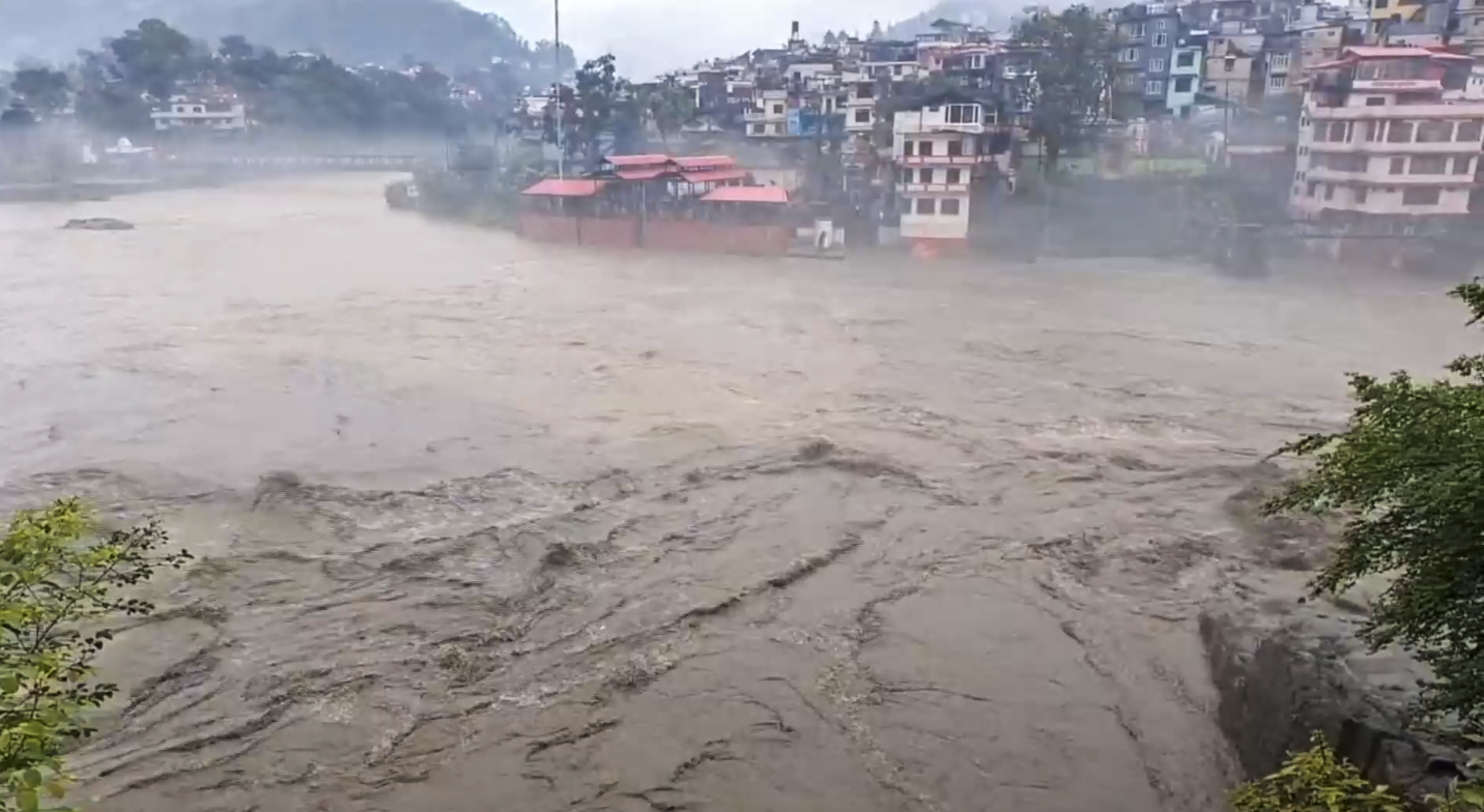 बिलासपुर: बारिश ने मचाया कहर, करंट से रिटायर्ड प्रोफेसर