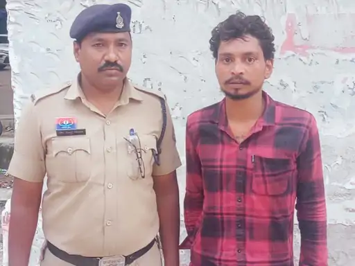 रायपुर में सड़कों पर तलवार लहराता हिस्ट्रीशीटर गिरफ्तार