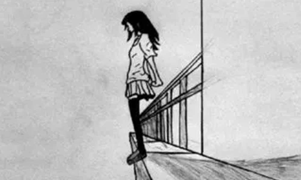 होटल की तीसरी मंजिल से युवती की खतरनाक छलांग