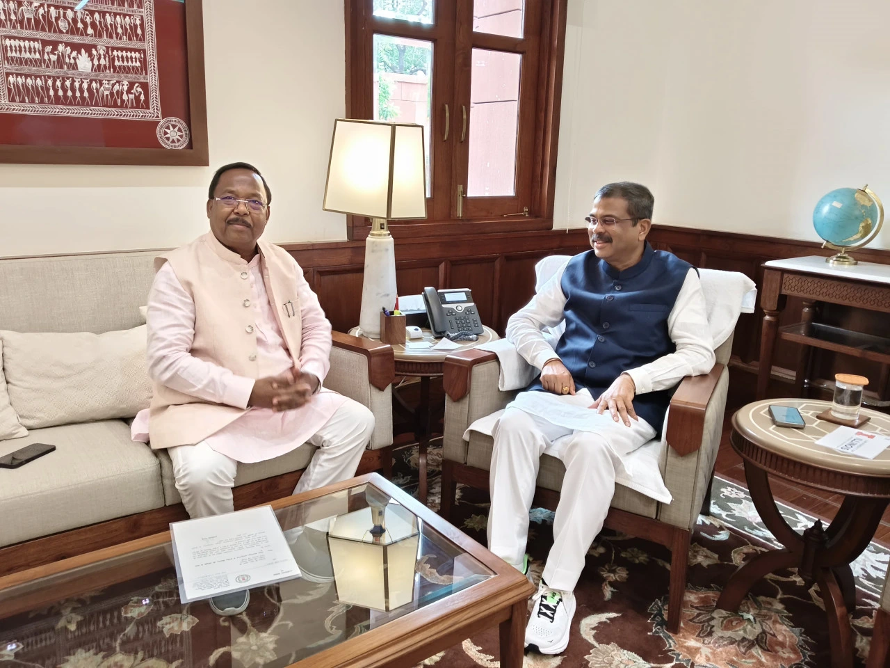 रामविचार नेताम ने दिल्लीकेंद्रीय शिक्षा मंत्री से की मुलाकात