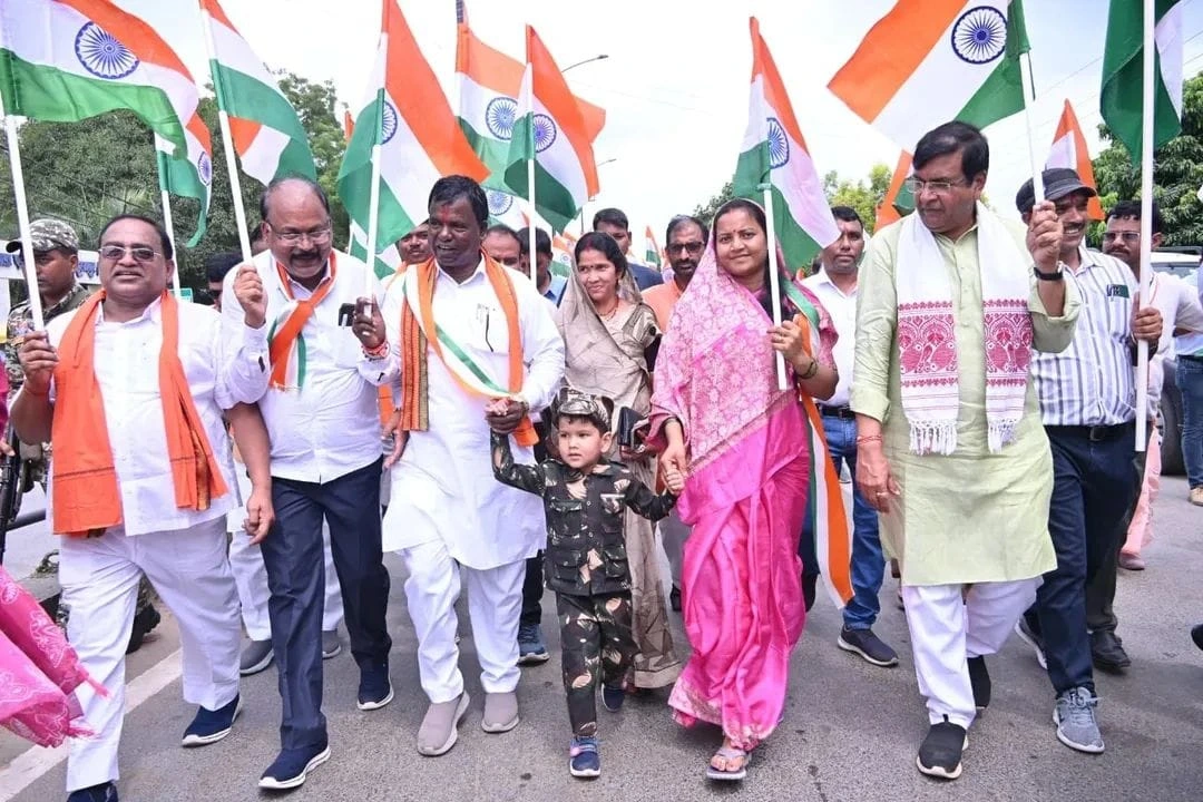 रायपुर तिरंगा रैली में महिला मंत्री लक्ष्मी राजवाड़े शामिल