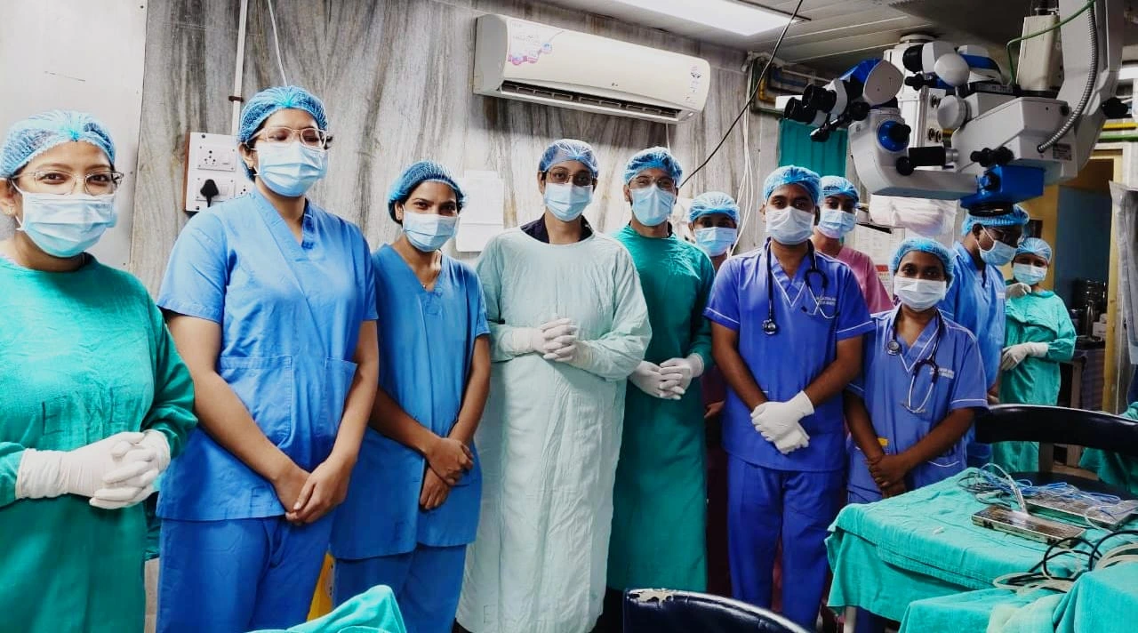 रायपुर: जन्म से अंधी बच्ची अब देख पाएगी
