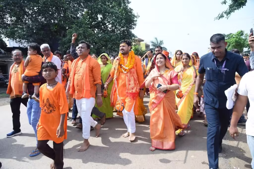 अनुज और 2000 कांवड़ियों ने शिव यात्रा पूरी की