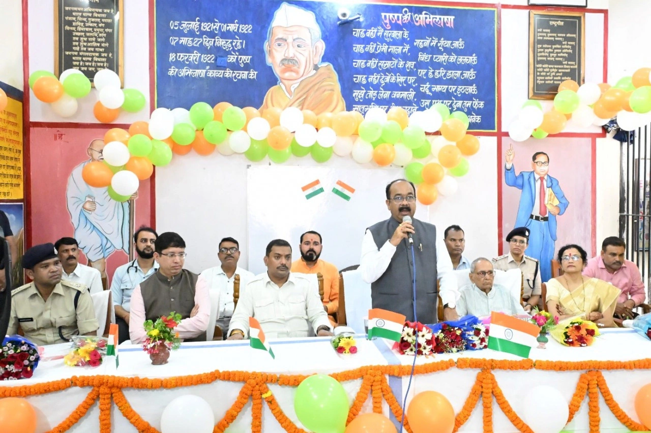 बिलासपुर जेल में कैदियों ने पुष्प की अभिलाषा पढ़ा