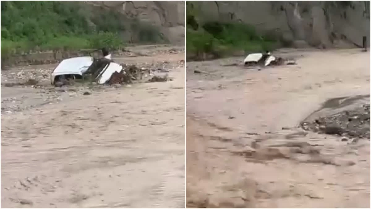 बाढ़ में कार बहने से चार की मौत