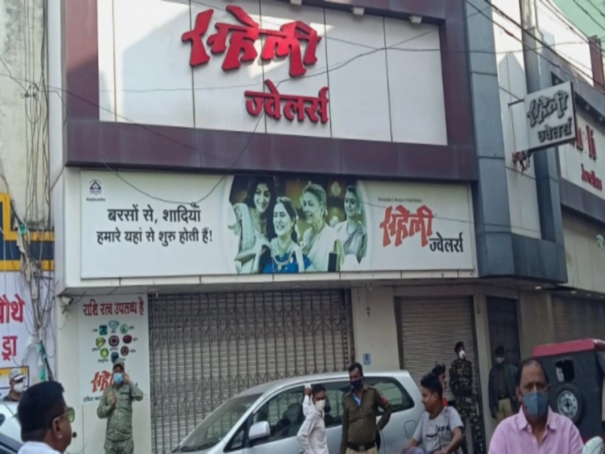 ED-CBI की टीम ने सहेली ज्वेलर्स पर छापा