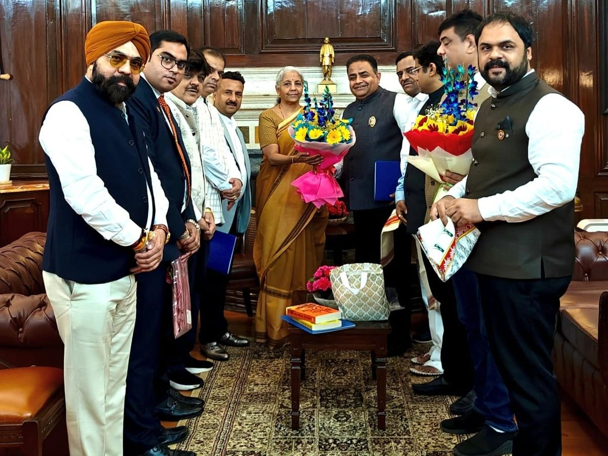 दिल्ली में वित्त मंत्री से मिली छत्तीसगढ़ चैंबर टीम
