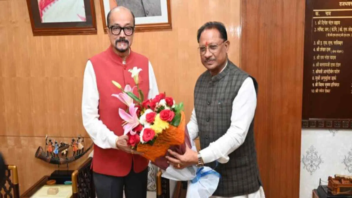 मुख्यमंत्री रायपुर राजभवन पहुंचे मंत्रिमंडल विस्तार चर्चा