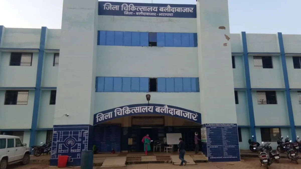 दो गुटों की मारपीट के बाद अस्पताल में बवाल