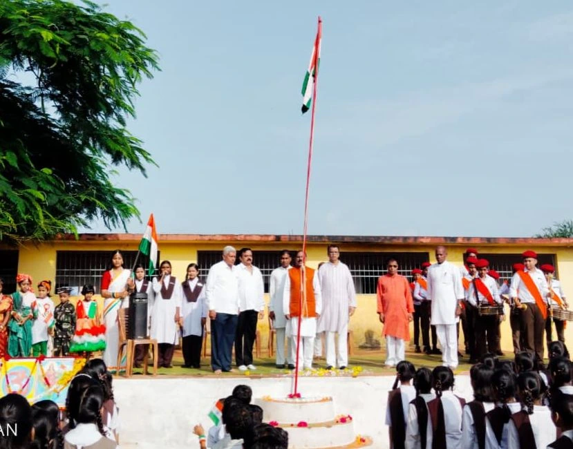 खरोरा स्कूल में स्वतंत्रता दिवस और जन्माष्टमी कार्यक्रम