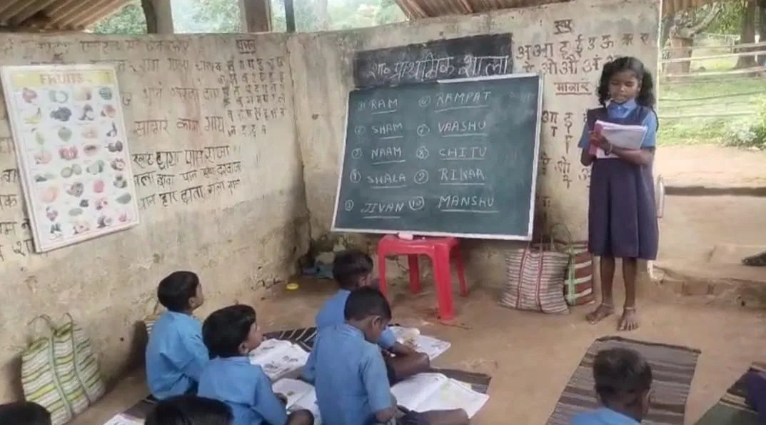 नक्सल मुक्त कोण्डागांव में शिक्षा झोपड़ियों में कैद