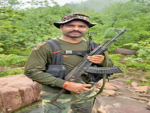 पखांजूर टीआई लक्ष्मण केंवट शौर्य चक्र से सम्मानित