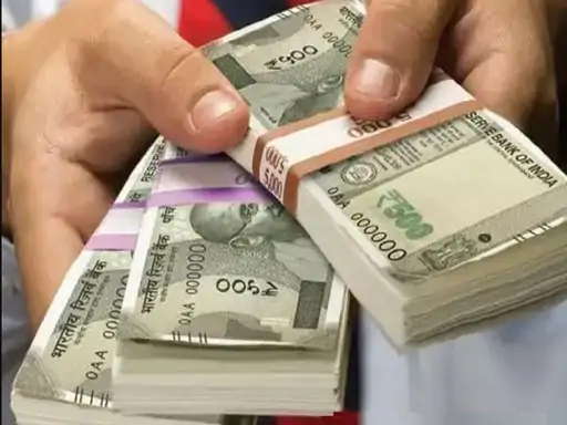 पुलिस कार्रवाई से बचाने के नाम पर दो लाख