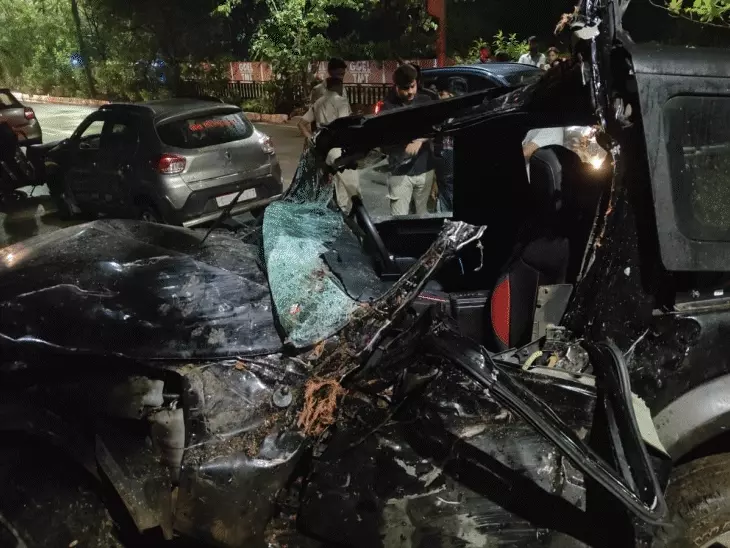 रायपुर VIP रोड पर तेज रफ्तार थार दुर्घटना